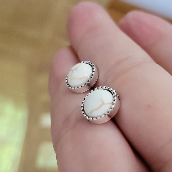 Creamy Howlite Stud Earrings - Picture 6 of 7